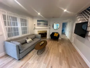 Adorable 2-bedroom vacation home with fireplace - Image 2