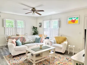 Best Patio, Walk to Beach, Sleeps 6, Firepit - Image 2