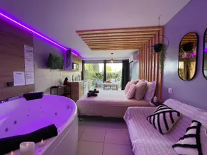 Romantic suite, whirlpool bath and terrace in Cap d'Agde - Image 2