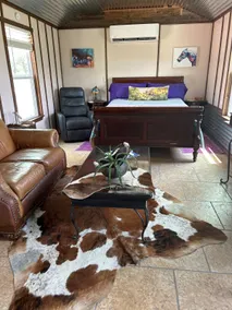 Wild Fox TX Cabin on acres,horses&cows, 1 pet/fee - Image 2