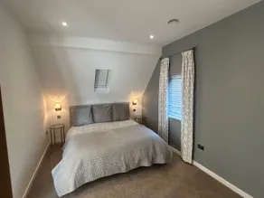 Modern 2 bedroom guest house w private astro yard - Image 5