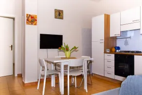 Charming two-room apartment with a sea view - Image 3