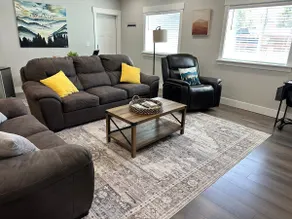 Clean & Spacious Daylight Bsmnt Apt. By Mountains - Image 2