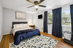 Cozy 3BR Gem near JAX Airport | Huge Yard | Lanai - Image 2