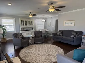 Coastal Cheerful-3 bedroom home - Image 2
