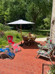 Spacious 4-Bed Family Country Home w Pool/Gardens - Image 4
