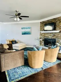 All Ensuites Retreat near Lake & Airport – Pool - Image 5