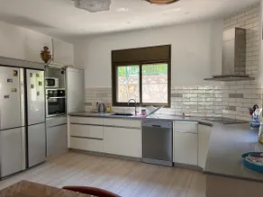 Moshav Family Home - Image 4