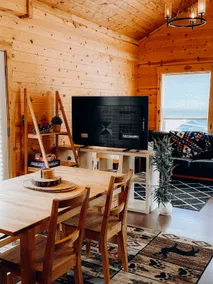 Eco cabin near Bend: sauna, spa, king bed, EV plug - Image 3