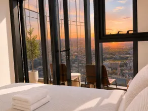 Sunrise View. 67F Melb CBD. 2BR. 6 Pax. Free Park - Image 4
