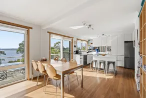 Exquisite Waterfront Oasis Near Bruny Hobart - Image 2