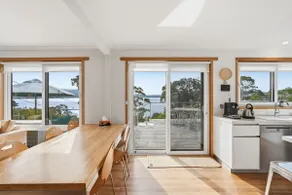 Exquisite Waterfront Oasis Near Bruny Hobart - Image 3