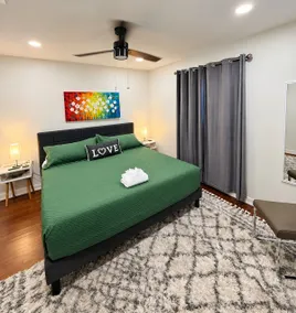 King Bed, Work Desk, 75”TV, Full Kitchen, HydroJet - Image 2