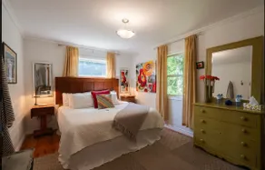 Luxury Lakefront Cottage w/Hot Tub/Kayaks-Sleeps 6 - Image 4