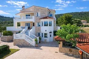 Spacious And Luxurious Villa - Bella villa - Image 4