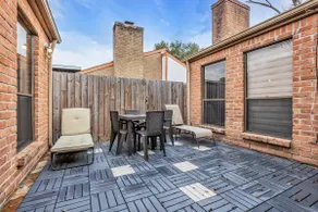 Charming Bungalow-Garage-Patios-Kitchen-NoStairs - Image 4