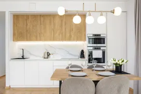 Spacious 2-bedroom apartment with free parking! - Image 2