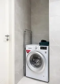 Spacious 2-bedroom apartment with free parking! - Image 4