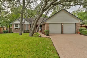 Full House, Fire Place, BBQ, Private Pool and Backayrd in a Prime Location - Image 4
