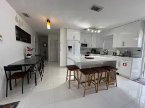 SuperCute Home Heated Pool Close to Beaches - Image 3