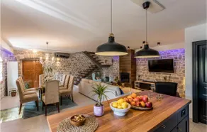 Stunning Home In Solin - Image 4