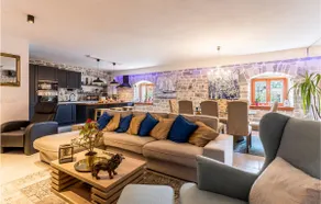 Stunning Home In Solin - Image 3