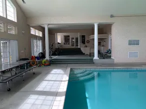 Mapleway Manor, Indoor Pool, Jacuzzi, Sauna & Theatre Room - Image 3