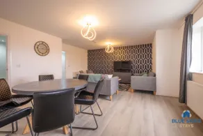 Rosebank Apartment by Blue Skies Stays - Image 4