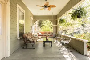 Big Oak Bungalow 1 dreamy bedroom amazing porch - Image 2