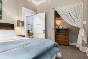 Big Oak Bungalow 1 dreamy bedroom amazing porch - Image 5