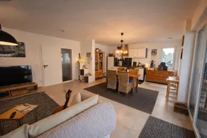 Modern 76m² Apartment with Large Open-Plan Kitchen - Image 3