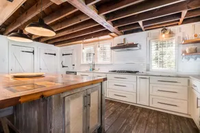 Historic Macon Luxury Lodge with updated decor - Image 4