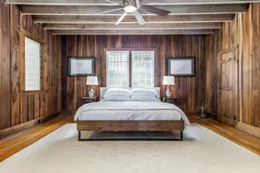 Historic Macon Luxury Lodge with updated decor - Image 3