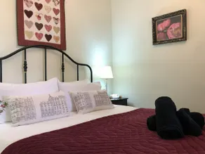 Sarah's Cottage Penola: Lovely stone cottage, WiFi AC Fire Spa BBQ Dog friendly - Image 3