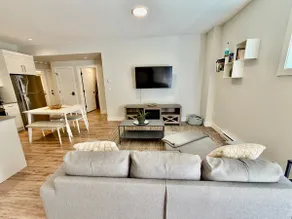 Pristine 2 Bedroom Suite near White Rock Beach - Image 3