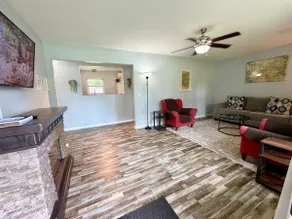 Fenced Yard • Pet Friendly•Fireplace•GreatLocation - Image 3