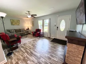 Fenced Yard • Pet Friendly•Fireplace•GreatLocation - Image 4