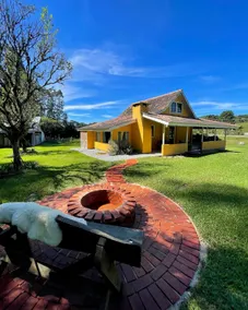 Casa Amarela Pinheiral [Yellow House Pinheiral] - Image 2