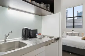 Bright CBD Studio -Near SkyTower - WiFi - Cityscape - Image 2