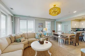 Oceanfront Corner Condo: Views, Pool & Gym! - Image 4