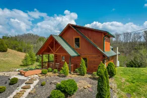 Family Cabin, Hot Tub, Game Loft & More - Image 2