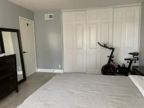 Cozy Condo in Lake Forest - Image 4