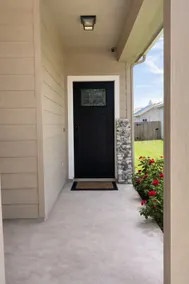 Spacious Remodeled Home 15 Miles From Austin - Image 2