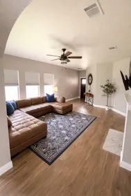 Spacious Remodeled Home 15 Miles From Austin - Image 4