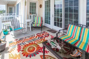 Ocean view condo with balcony, WiFi, on-site pool - Image 3