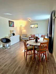 Lovely 1 bedroom downstairs condo with free parking place - Image 3