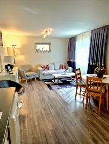 Lovely 1 bedroom downstairs condo with free parking place - Image 2