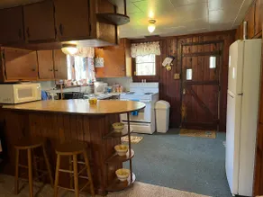 Cheerful 2-Bedroom Cabin - Image 3