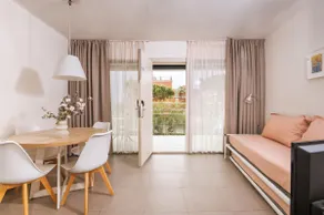 Standard apartment with a sunny terrace - Image 3
