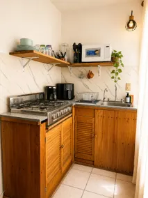 Central Apartment with A/C, Garden & Pet-Friendly - Image 5